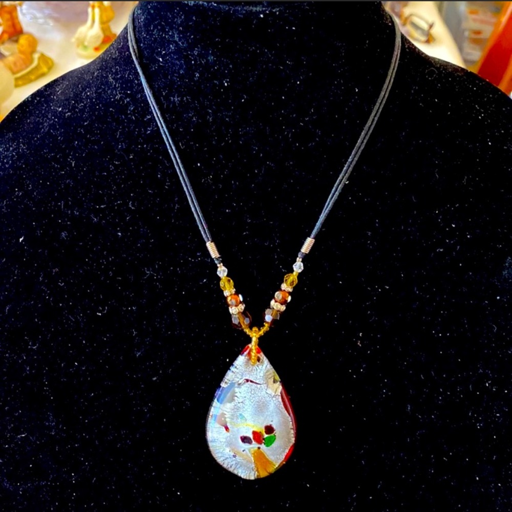 Standout Murano glass shimmering 2 way pendant and chain.